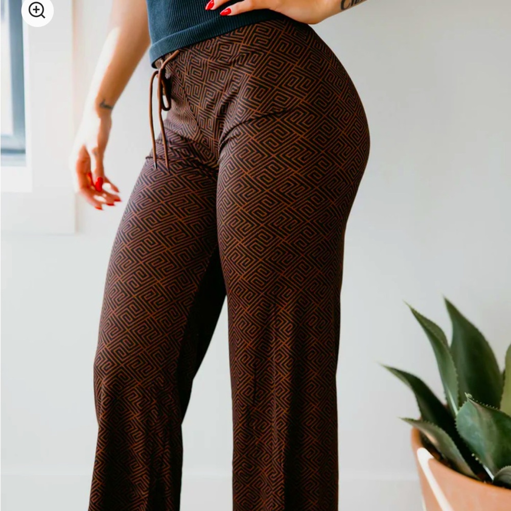 Lauriebelles 
Skye printed pants